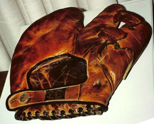 Les Munns D&M Pre War 2 Finger Back